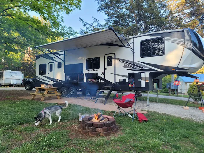 Paradise Lake Family Campground Picture 1