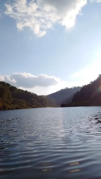 Curtisville Lake and Campground Picture 3