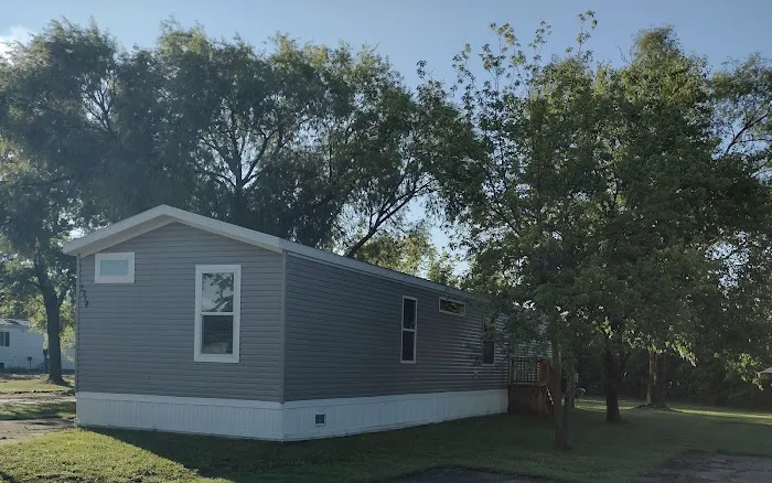 Creekside Manor Mobile Home Park Picture 4