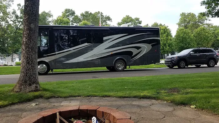 Pere Marquette Oaks RV Resort Picture 4