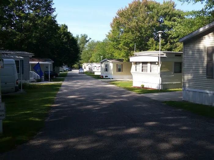 Lakewood Mobile Home Park Picture 2