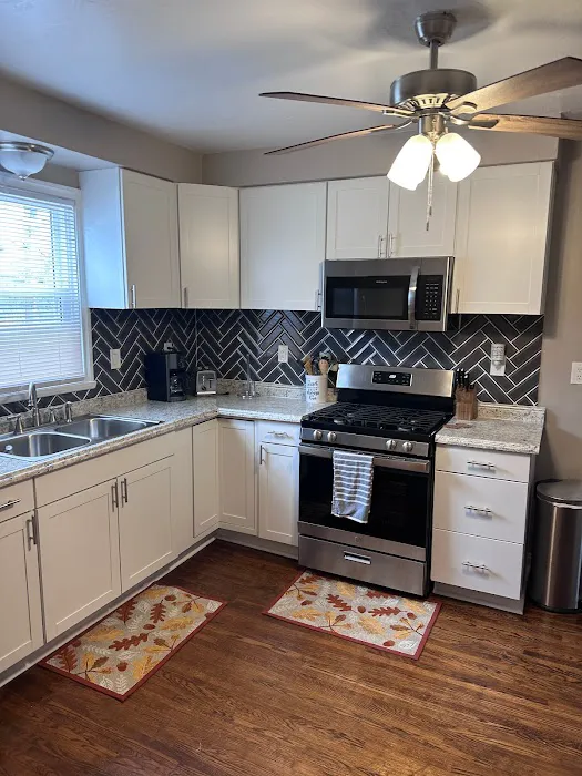 Rock Lane Realty LLC, RV Sites, Fully Furnished Monthly Rentals Picture 7