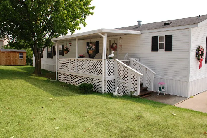 Bradbury Pointe Mobile Home Park Picture 4