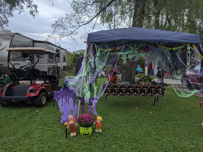 Hide-A-Way Lakes Campground Picture 3