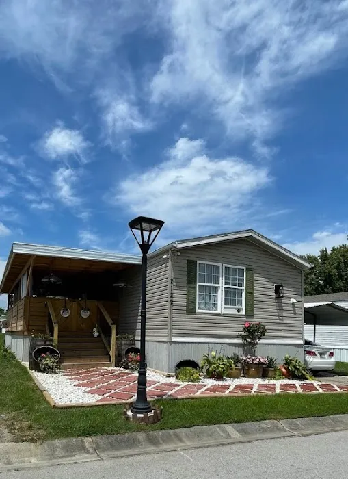 Indian Oaks Pointe Mobile Home Park Picture 4