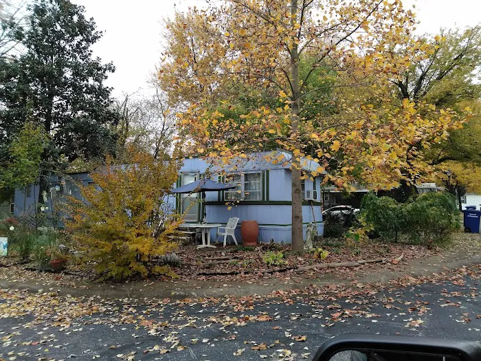Indian Oaks Pointe Mobile Home Park Picture 7