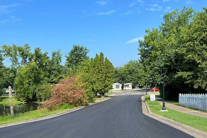 Silver Lakes Pointe Mobile Home Park Picture 9