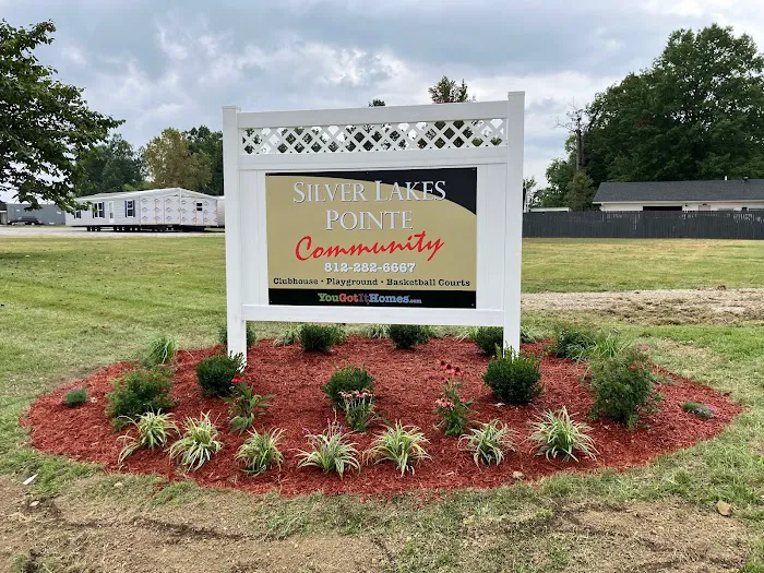 Silver Lakes Pointe Mobile Home Park Picture 10