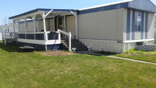 Bay City Mobile Home Park Picture 1