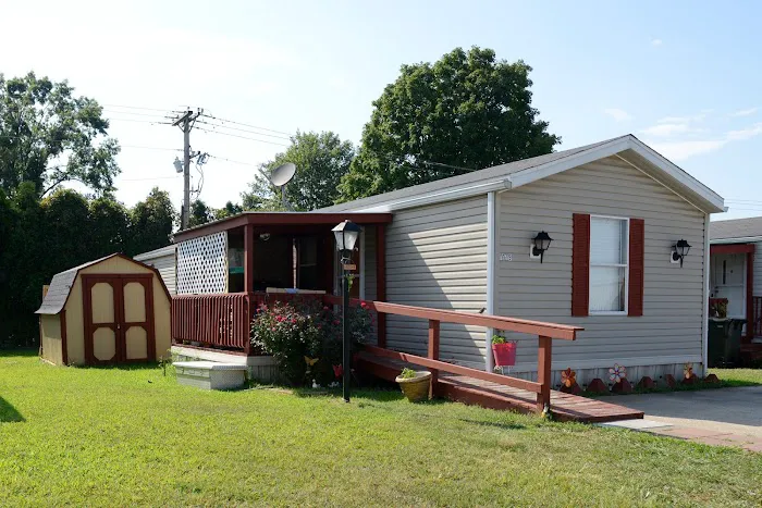Seven Oaks Pointe Mobile Home Park Picture 2
