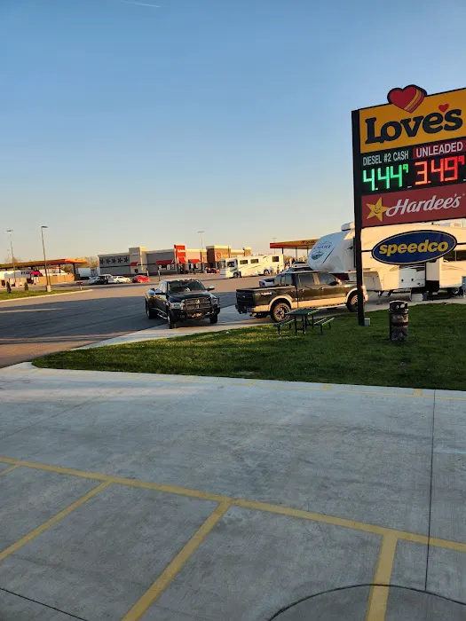 Love's RV Hookup Picture 7