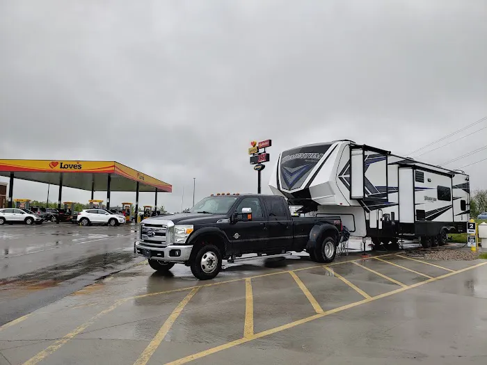 Love's RV Hookup Picture 3