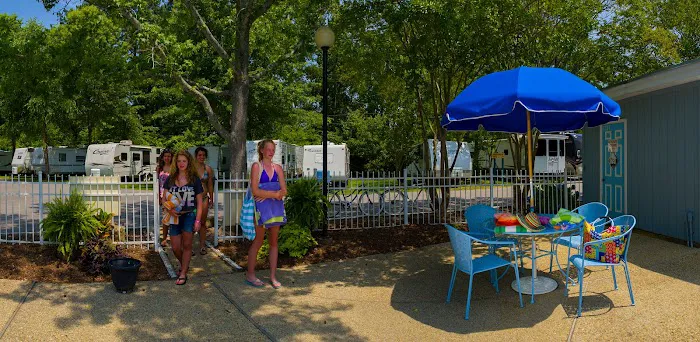 Holiday Trav-L-Park Picture 8