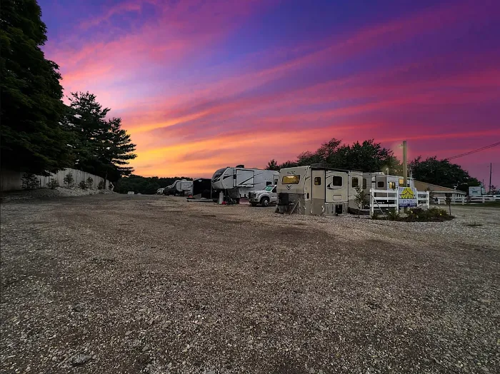 River City RV Park Picture 2