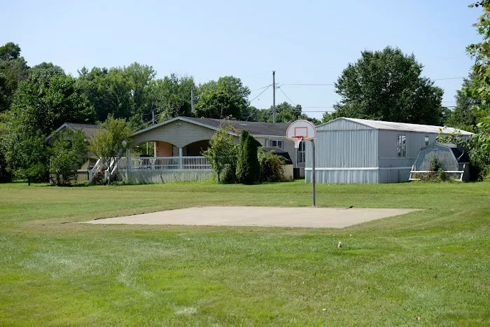 Autumn Lake Pointe Mobile Home Park Picture 7