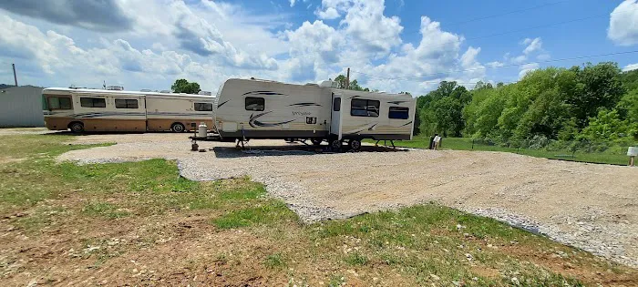 Country Roads RV Park Picture 6