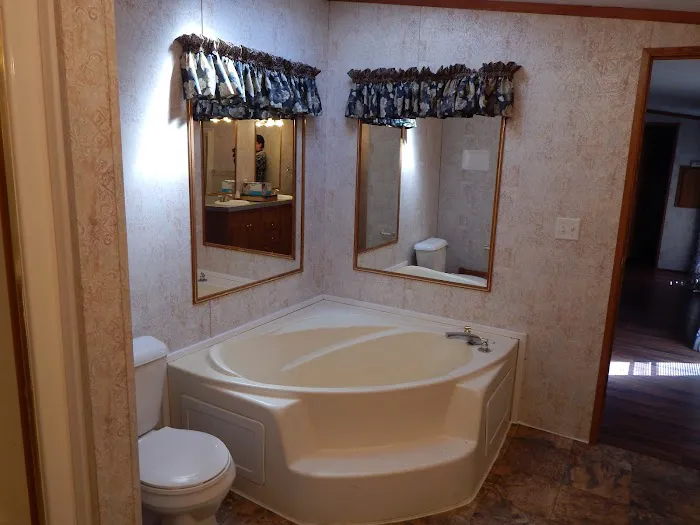 Deckerville Estates Picture 1