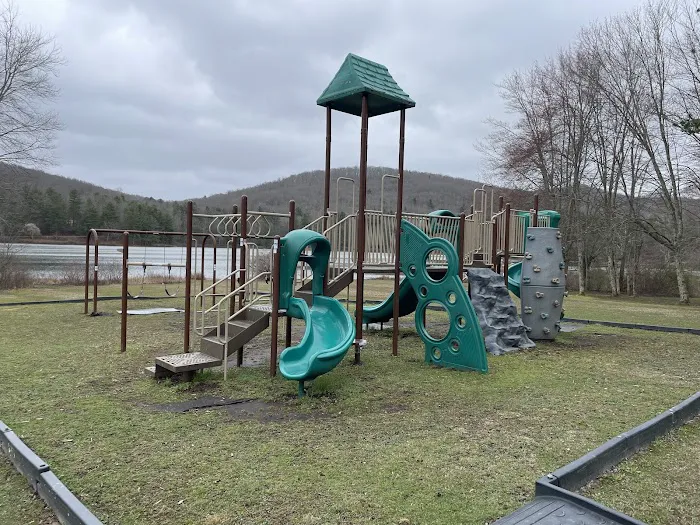Moncove Campground at Moncove Lake Picture 8