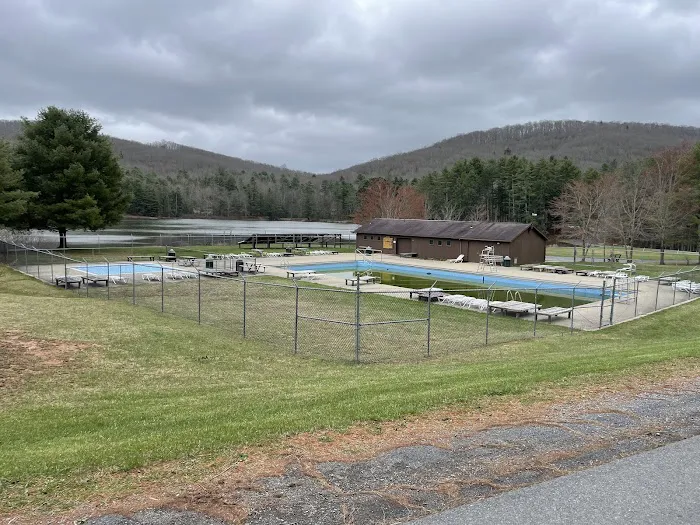 Moncove Campground at Moncove Lake Picture 3