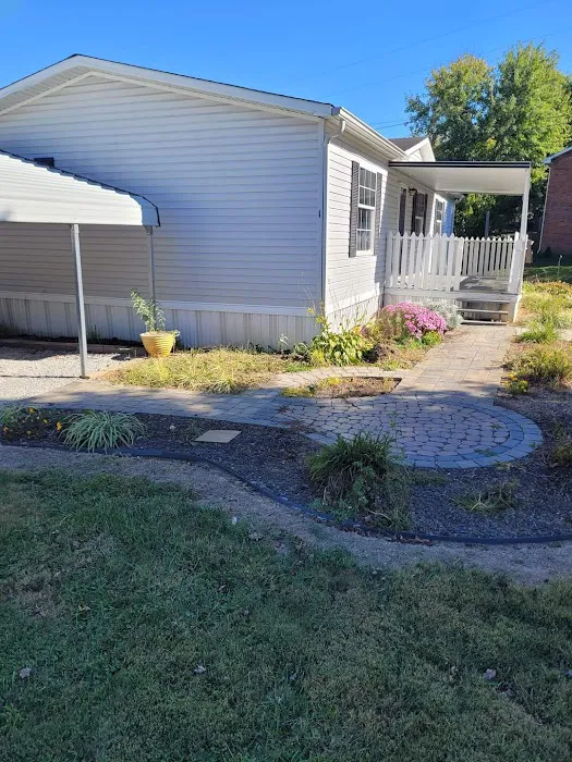 Heartland Mobile Home Park Picture 5