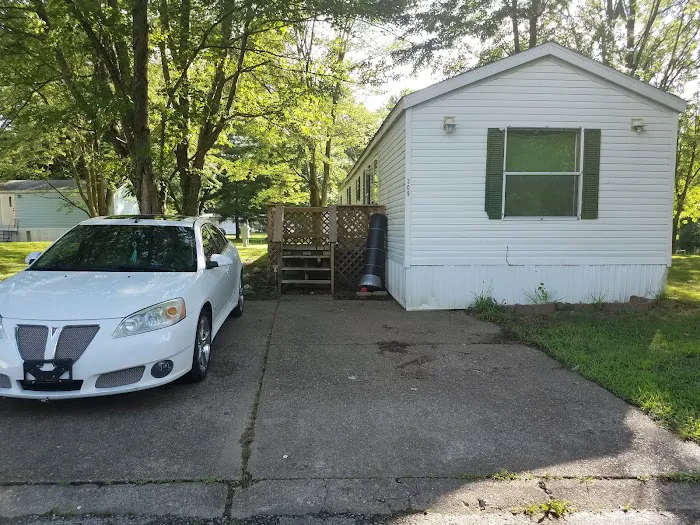 Pinecrest Pointe Mobile Home Park Picture 2