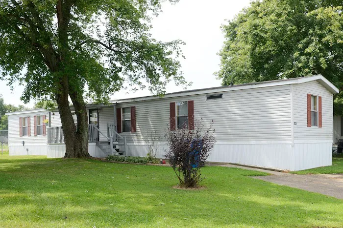 Pinecrest Pointe Mobile Home Park Picture 7