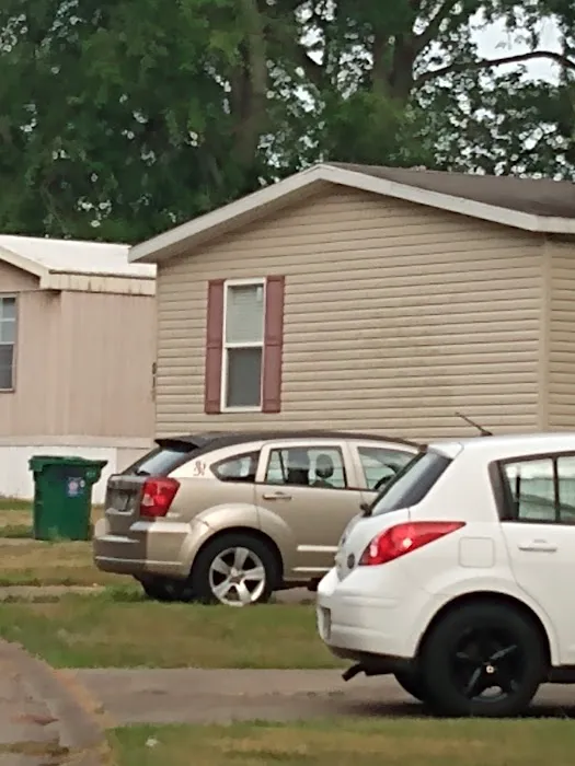 Pinecrest Pointe Mobile Home Park Picture 4