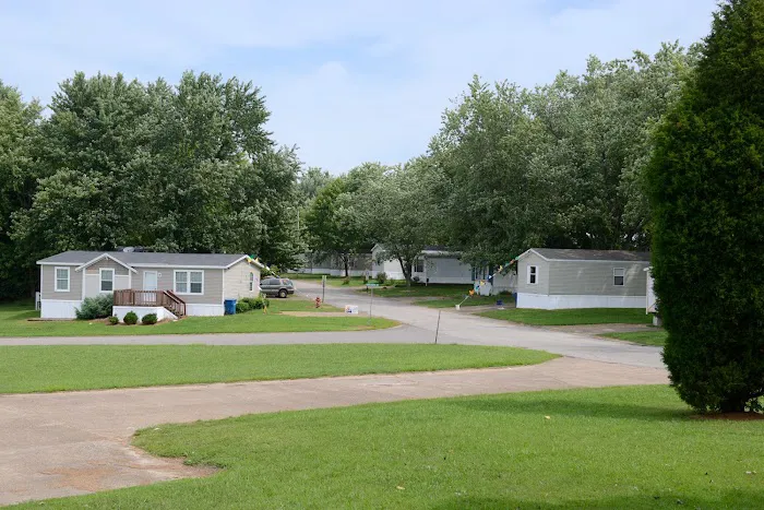 Pinecrest Pointe Mobile Home Park Picture 10