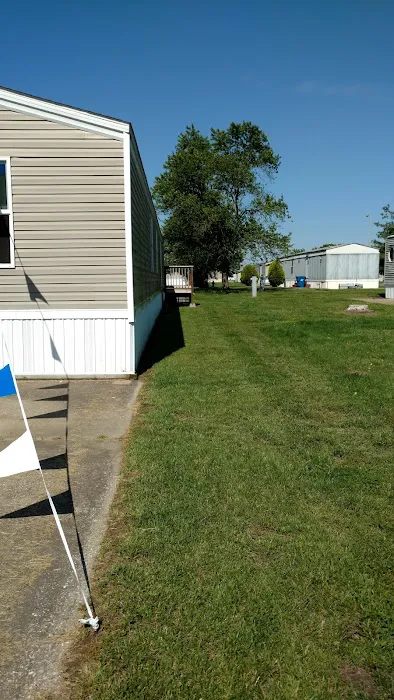 Waterford Pointe Mobile Home Park Picture 5