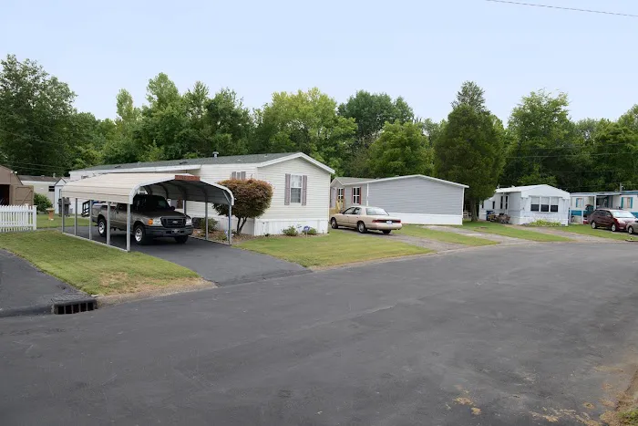 Carolina Pointe Mobile Home Park Picture 1
