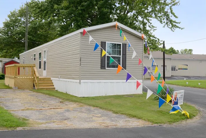 Carolina Pointe Mobile Home Park Picture 4