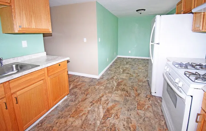 Royal Oaks Mobile Home Park Picture 9