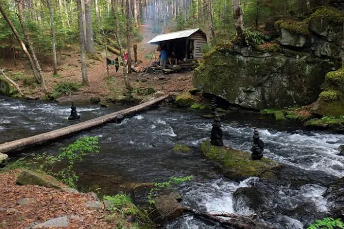 Rainbow Stream Lean-to Picture 6