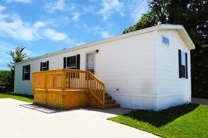 Meadows of Bloomington Manufactured Housing Community Picture 1