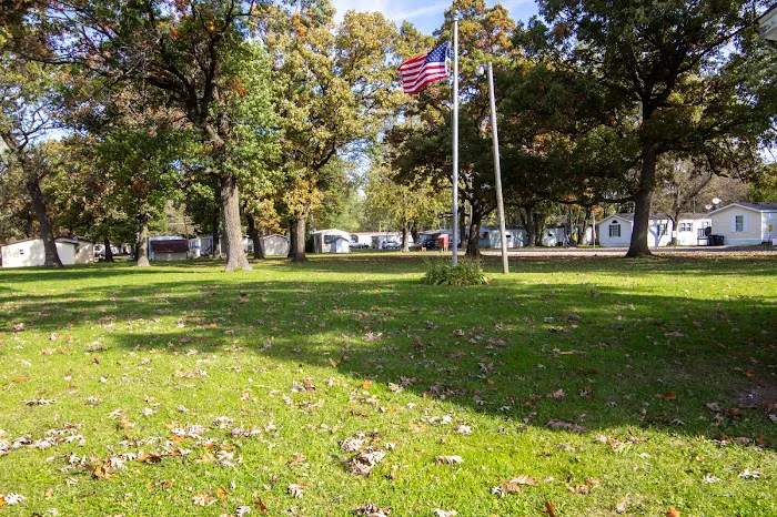 Oak Lawn Estates Picture 2