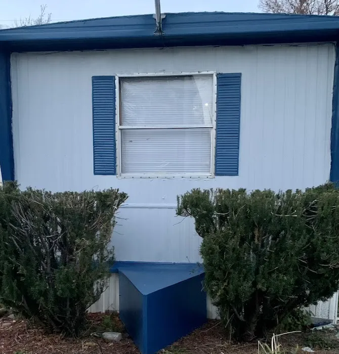 Maple Leaf Mobile Home Park Picture 6