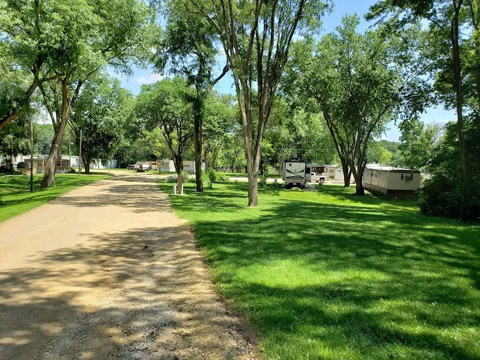 Riverview Mobile Home & 5th Wheel Travel Trailer Site Park Picture 4