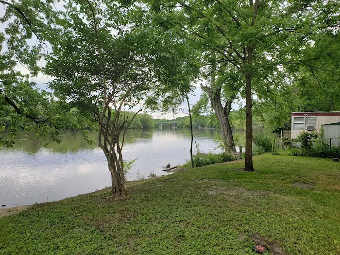 Riverview Mobile Home & 5th Wheel Travel Trailer Site Park Picture 1