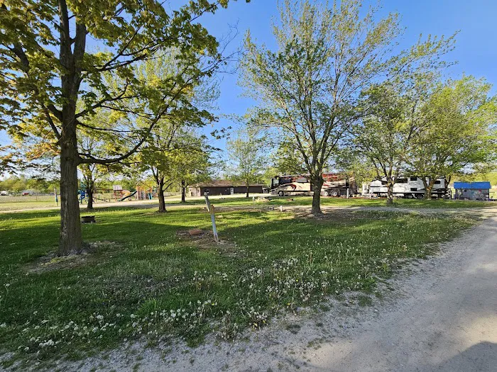 Town & Country Camp Resort Picture 5