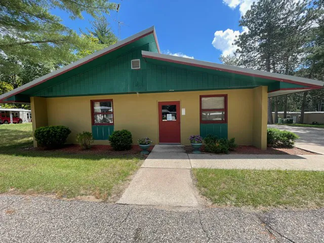 Pine Vista Mobile Home Community Picture 1