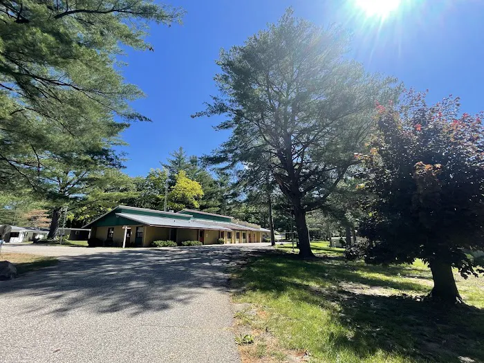 Pine Vista Mobile Home Community Picture 2