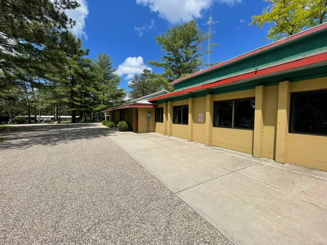 Pine Vista Mobile Home Community Picture 4