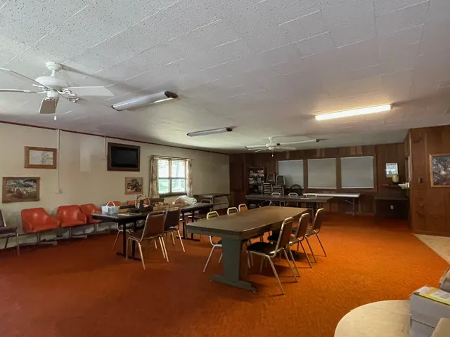 Pine Vista Mobile Home Community Picture 3