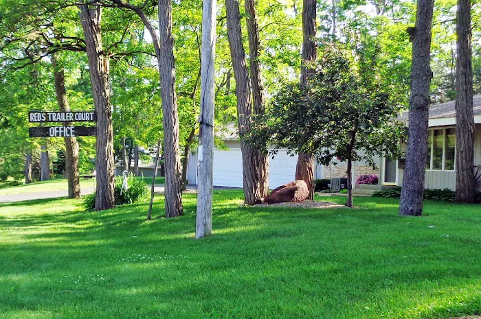 Red's Mobile Home Court Picture 9
