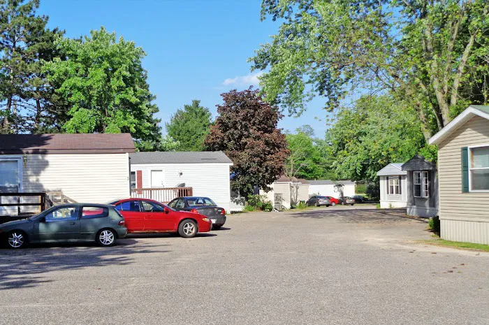 Red's Mobile Home Court Picture 1