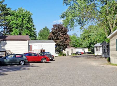 Red's Mobile Home Court