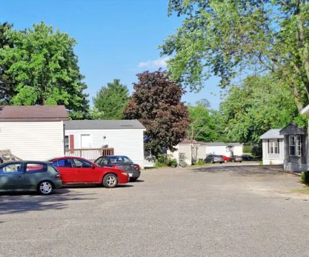 Red's Mobile Home Court