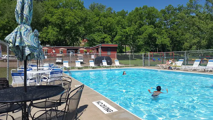 Wally World Riverside RV Resort & Camping Picture 5