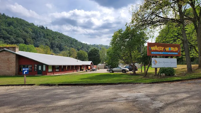 Wally World Riverside RV Resort & Camping Picture 10