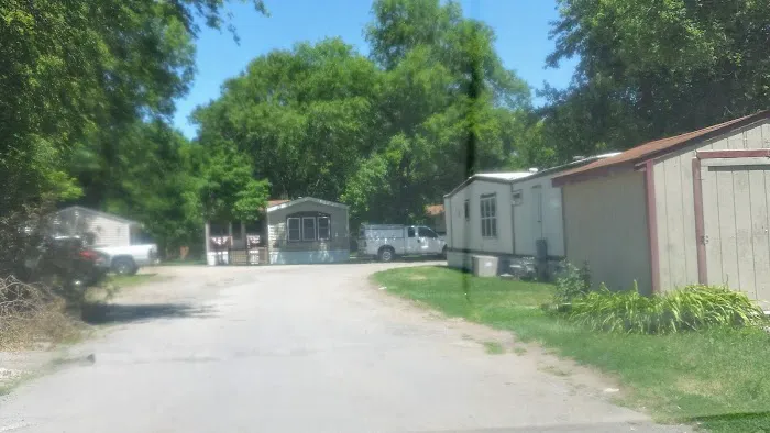 Kammerer Court Mobile Home Park Picture 1